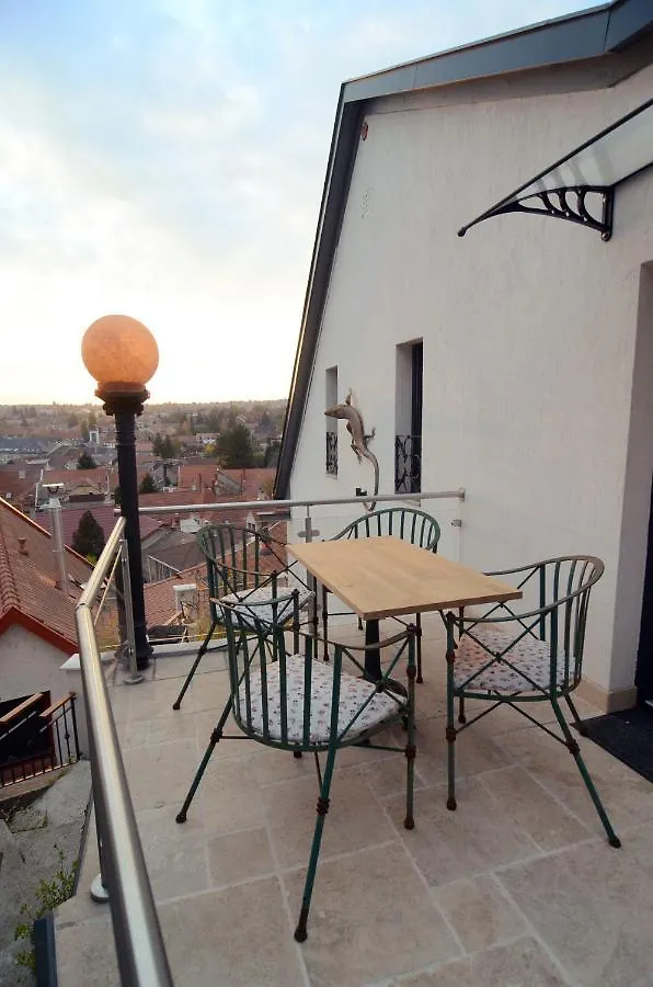 Lägenhet Filia Apartman Eger